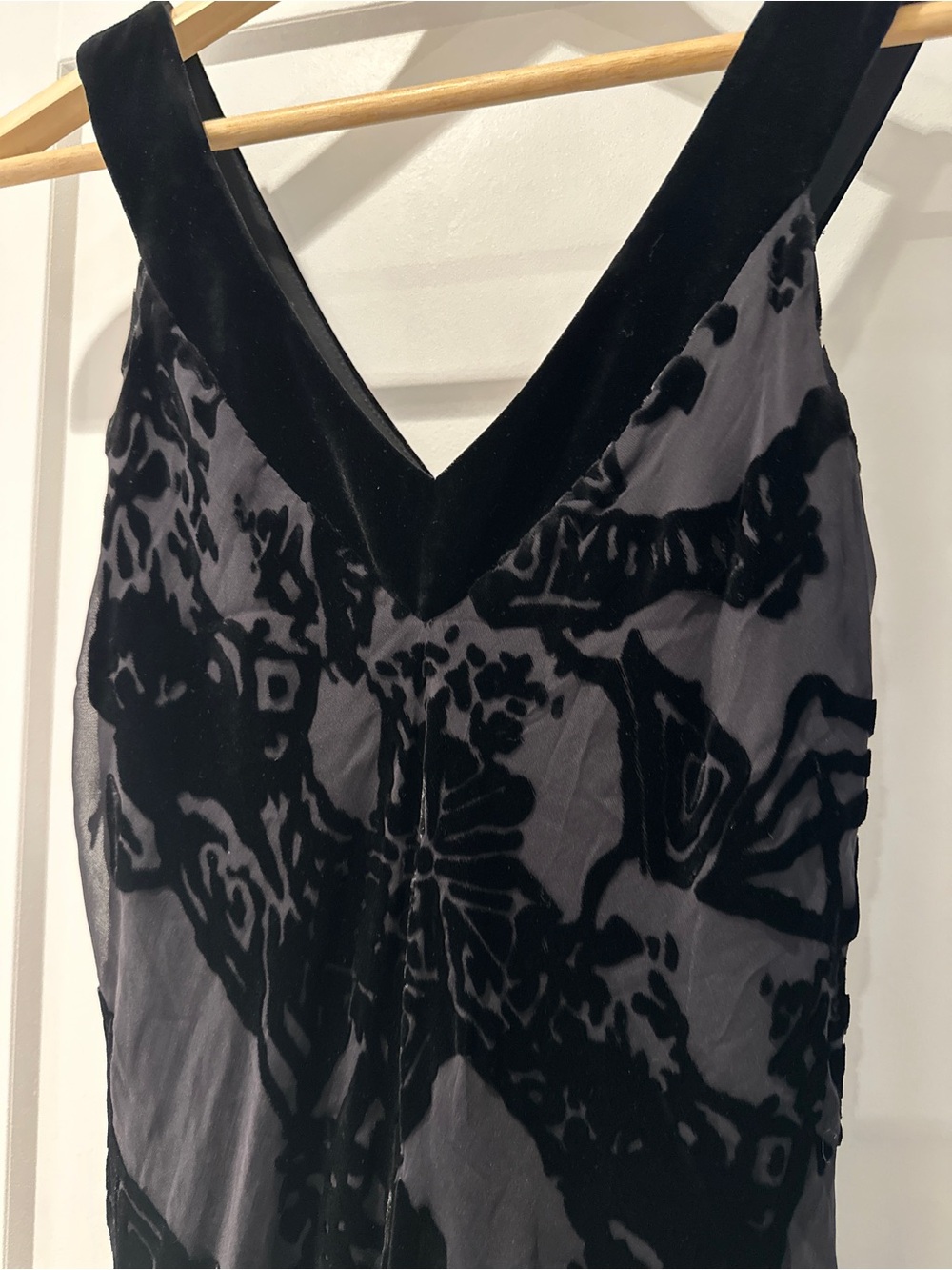 NWOT Laundry By Shelli Segal Black V-Neck Midi Dress with Burnout Velvet Pattern - Picture 3 of 4